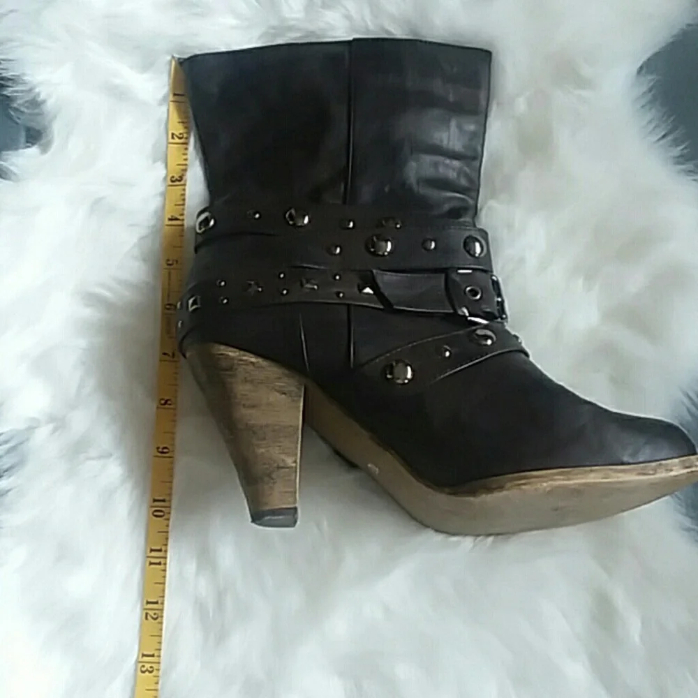 Boots - Picture 6 of 8